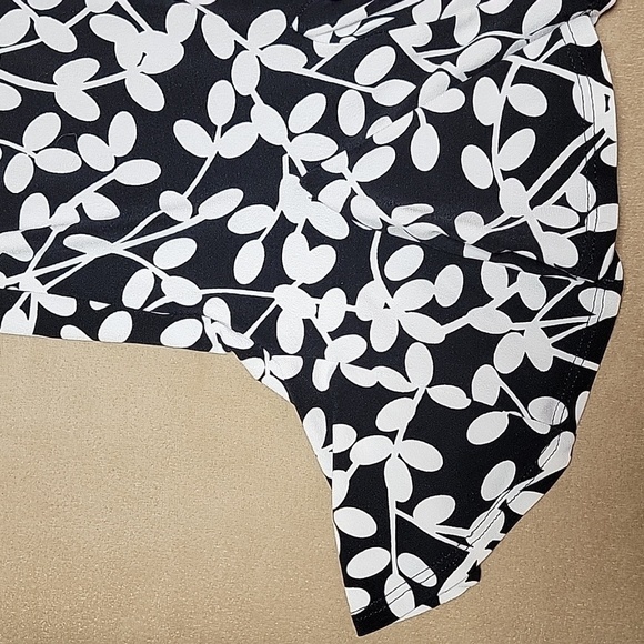 White House Black Market Black White Botanical Print Tulip Hem Dress Size XS - Picture 10 of 10